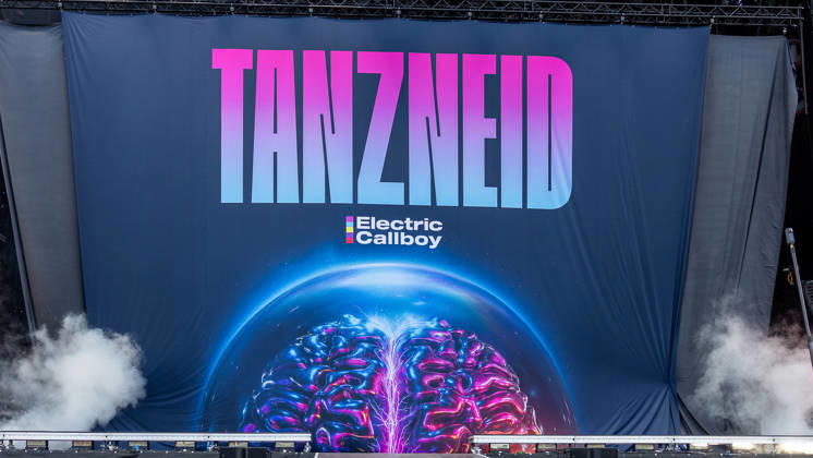 Music festival Rock im Park 2026 Electric Callboy, Nuremberg, 05 06 2026 Stage backdrop with the album title Tanzneid by the band Electric Callboy during their performance at the open-air festival Stage fog effects accompany the set-up Nuremberg Bavaria Germany 20260605-286A7772-M4000