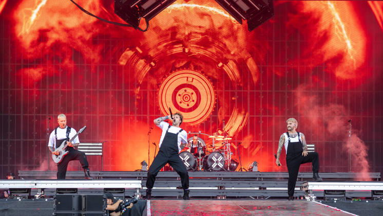 Music festival Rock im Park 2026 Electric Callboy, Nuremberg, 05 06 2026 Electric Callboy live on the main stage Singer Kevin Ratajczak center and guitarist Daniel Haniß left perform energetically in front of a red LED video wall The band from Castrop Rauxel is considered one of the leading live acts in Europe Nuremberg Bavaria Germany 20260605-286A7934-M4000
