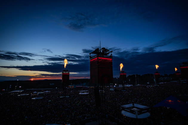 Rock am Ring 2026, 5 6 2026 Flames, sunset and Papa Roach on stage The traditional Rock am Ring festival at the Nürburgring in the Eifel region kicks off the festival season in Germany Rock am Ring will take place this year from June 5 to 7 Around 80 bands and artists will perform on one of the three large stages Nürburg Nürburgring Rhineland-Palatinate Germ Copyright: xSebastianxDerixx