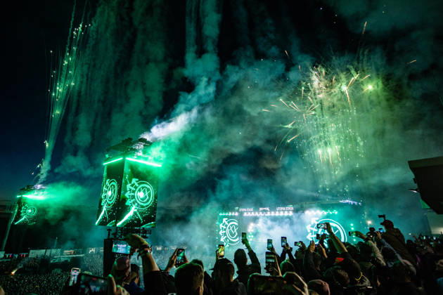 Rock am Ring 2026, 5 6 2026 With fireworks, the organizers announce Blink 182 as the headliner for 2027 The traditional Rock am Ring festival at the Nürburgring in the Eifel region kicks off the festival season in Germany Rock am Ring will take place this year from 5 to 7 June Around 80 bands and artists will perform on one of the three larg Copyright: xSebastianxDerixx