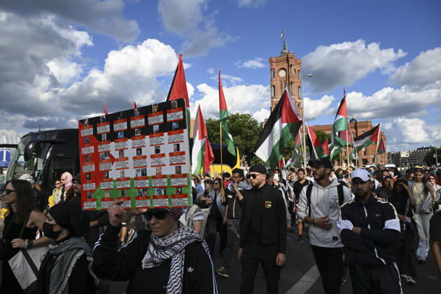 Pro-Palestinian protest in Berlin BERLIN, GERMANY - JUNE 5: People, holding Palestinian flags, stage a pro-Palestinian protest as they gather at Neptunbrunnen Square in Berlin, Germany on June 5, 2026. Halil Sagirkaya Anadolu Berlin Germany. Editorial use only. Please get in touch for any other usage.  Copyright: x2026xAnadoluxHalilxSagirkayax