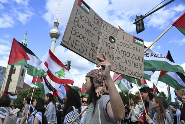 Pro-Palestinian protest in Berlin BERLIN, GERMANY - JUNE 5: People, holding Palestinian flags, stage a pro-Palestinian protest as they gather at Neptunbrunnen Square in Berlin, Germany on June 5, 2026. Halil Sagirkaya Anadolu Berlin Germany. Editorial use only. Please get in touch for any other usage.  Copyright: x2026xAnadoluxHalilxSagirkayax