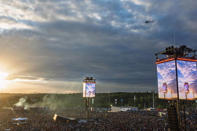 Rock am Ring 2026 05 06 26 Low-flying helicopter before the Papa Roach concert First festival day on Friday, 05 06 2026, at Rock am Ring 2026 at the Nürburgring in the Eifel The three-day music festival lasts until Sunday, 07 06 2026, and is one of the largest open-air festivals in Germany Nürburg Nürburgring Rhineland-Palatinate Germany Copyright: xMarcxJohnx