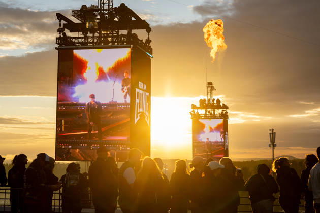 Rock am Ring 2026 05 06 26 Sunset and fire in front of the utopia Stage First festival day on Friday, 05 06 2026, at Rock am Ring 2026 at the Nürburgring in the Eifel The three-day music festival lasts until Sunday, 07 06 2026, and is one of the largest open air festivals in Germany Nürburg Nürburgring Rhineland-Palatinate Germany Copyright: xMarcxJohnx