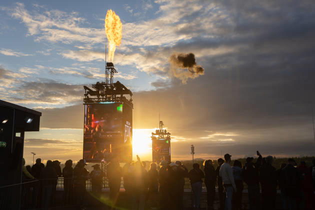 Rock am Ring 2026 05 06 26 Sunset and fire in front of the utopia Stage First festival day on Friday, 05 06 2026, at Rock am Ring 2026 at the Nürburgring in the Eifel The three-day music festival lasts until Sunday, 07 06 2026, and is one of the largest open air festivals in Germany Nürburg Nürburgring Rhineland-Palatinate Germany Copyright: xMarcxJohnx