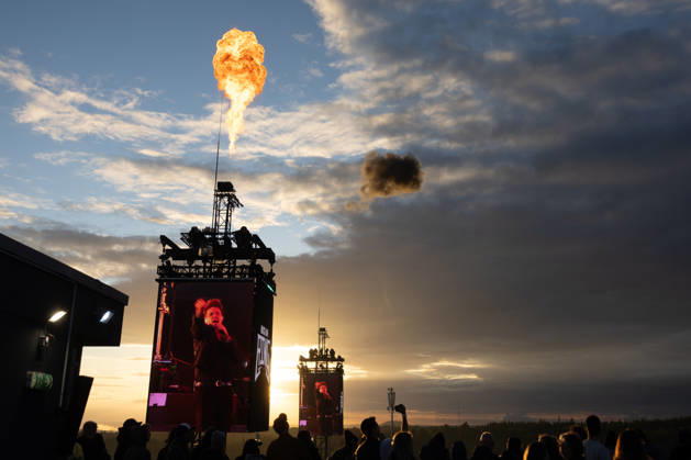 Rock am Ring 2026 05 06 26 Sunset and fire in front of the utopia Stage First festival day on Friday, 05 06 2026, at Rock am Ring 2026 at the Nürburgring in the Eifel The three-day music festival lasts until Sunday, 07 06 2026, and is one of the largest open air festivals in Germany Nürburg Nürburgring Rhineland-Palatinate Germany Copyright: xMarcxJohnx