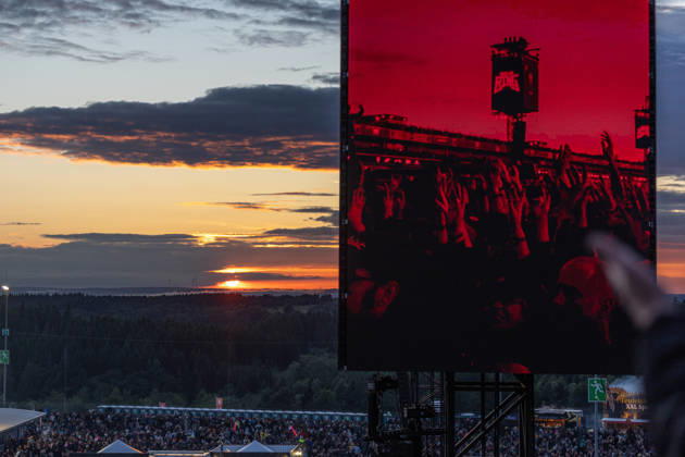 Rock am Ring 2026 05 06 26 Sunset and fire in front of the Utopia Stage First festival day on Friday, 05 06 2026, at Rock am Ring 2026 at the Nürburgring in the Eifel The three-day music festival lasts until Sunday, 07 06 2026, and is one of the largest open-air festivals in Germany Nürburg Nürburgring Rhineland-Palatinate Germany Copyright: xMarcxJohnx