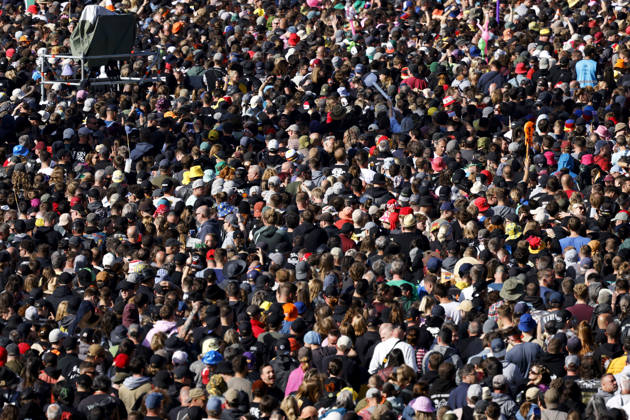 Impression of the audience in front of the Utopia Stage at Rock am Ring RaR 2026 Rock am Ring is a music festival founded by Marek Lieberberg, which traditionally takes place at the Nürburgring near the town of Adenau in the Eifel region It is considered the most traditional rock festival in Germany Nürburg, 05 06 2026 Rhineland-Palatinate Germany Copyright: xChristophxHardtx