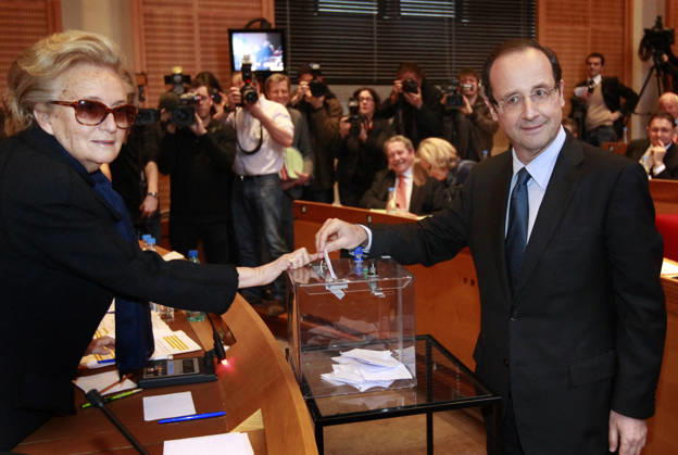 Bernadette Chirac, Wife Of Former French President Jacques Chirac, Dies At 93 Bernadette Chirac, wife of former French President Jacques Chirac, has died at the age of 93. A steadfast supporter throughout her husband’s political career, Bernadette Chodron de Courcel became an influential figure in French public life. She served as a member of the Corrèze General Council and was deeply involved in charitable work. She passed away on Friday at the age of 93. FILE - Francois Hollande est reelu president du conseil General de Correze apres un discours de la conseillere Generale UMP Bernadette Chirac au conseil General de Tulle en France le 31 Mars 2011. Photo by Patrick Bernard ABACAPRESS.COM Tulle United States  Copyright: xBernardxPatrick ABACAx
