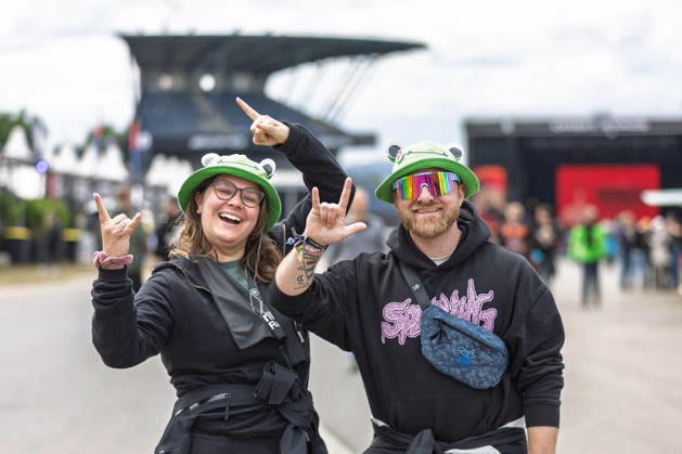 Rock am Ring 2026 06 06 26 Admission time The grounds are filling up Good-humored visitors at the entrance area Second festival day on Saturday, 06 06 2026, at Rock am Ring 2026 at the Nürburgring in the Eifel The three-day music festival takes place from 5 to 7 June 2026 and is one of the largest open-air festivals in Germany Nürburg Nürburgring Rhineland Copyright: xMarcxJohnx