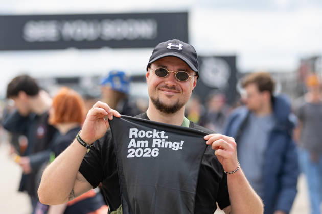 Rock am Ring 2026 06 06 26 Admission time The grounds are filling up Good-humored visitors at the entrance area Second festival day on Saturday, 06 06 2026, at Rock am Ring 2026 at the Nürburgring in the Eifel The three-day music festival takes place from 5 to 7 June 2026 and is one of the largest open-air festivals in Germany Nürburg Nürburgring Rhineland Copyright: xMarcxJohnx