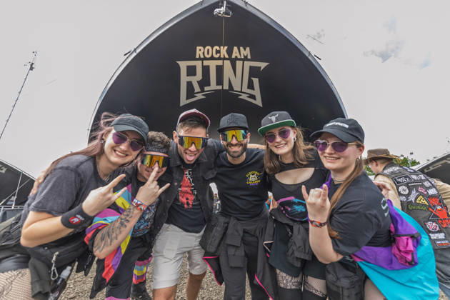 Rock am Ring 2026 06 06 26 Admission time The grounds are filling up Good-humored visitors at the entrance area Second festival day on Saturday, 06 06 2026, at Rock am Ring 2026 at the Nürburgring in the Eifel The three-day music festival takes place from 5 to 7 June 2026 and is one of the largest open-air festivals in Germany Nürburg Nürburgring Rhineland Copyright: xMarcxJohnx