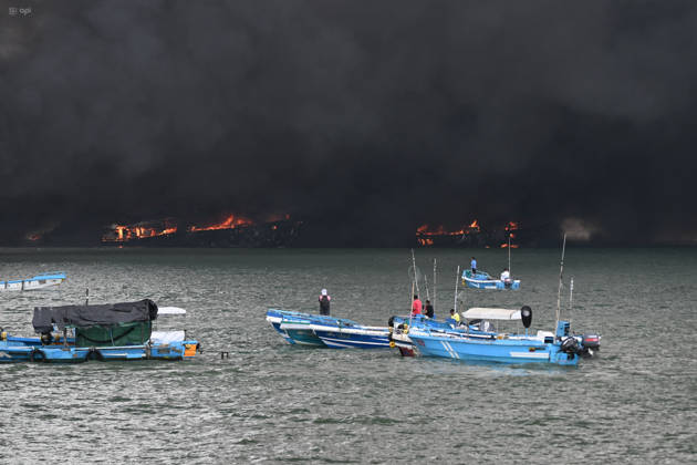 MANTA FIRE BOATS Manta, June 06, 2026 Fire of several boats in the Port of Manta API PHOTO ARIEL OCHOA Manta Manta ManaboÂ Ecuador DIS MANTA FIRE BOATS a6ae5a56d2b40ba5f42455f7f04c0c3d Copyright: xArielxOchoax
