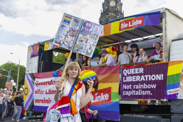 Parade Christopher Street Day in Dresden 2026 The CSD Dresden e V , sees itself as the mouthpiece of lesbians, gays, bi and trans people in Dresden and Saxony and thus also as a catalyst for the elimination of current grievances, such as the still existing discrimination of the aforementioned groups of people in e g politics and society Dresden Saxony
