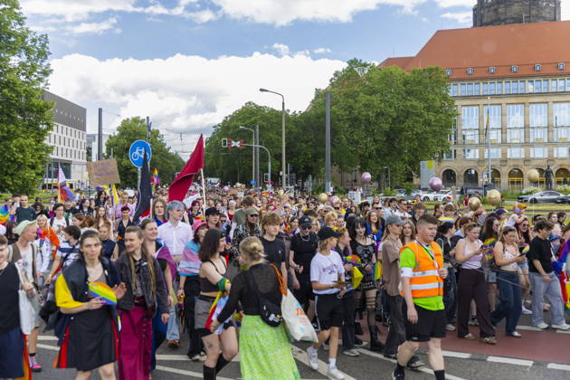 Parade Christopher Street Day in Dresden 2026 The CSD Dresden e V , sees itself as the mouthpiece of lesbians, gays, bi and trans people in Dresden and Saxony and thus also as a catalyst for the elimination of current grievances, such as the still existing discrimination of the aforementioned groups of people in e g politics and society Dresden Saxony