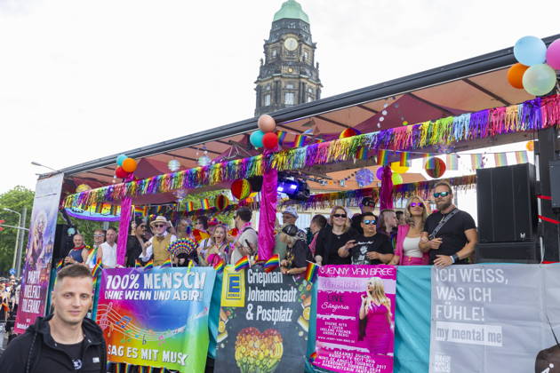Parade Christopher Street Day in Dresden 2026 The CSD Dresden e V , sees itself as the mouthpiece of lesbians, gays, bi and trans people in Dresden and Saxony and thus also as a catalyst for the elimination of current grievances, such as the still existing discrimination of the aforementioned groups of people in e g politics and society Dresden Saxony