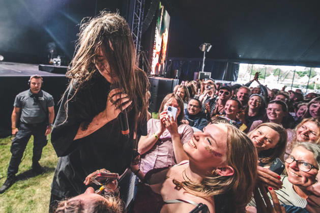 Sofia Isella live at Northside 2026 Aarhus, Denmark. 06th, June 2026. The American singer and musician Sofia Isella performs a live concert during the Danish music festival Northside 2026 in Aarhus. Here she is seen with concert goers. Denmark, Aarhus  Copyright: xGonzalesxPhoto RolfxMeldgaardx