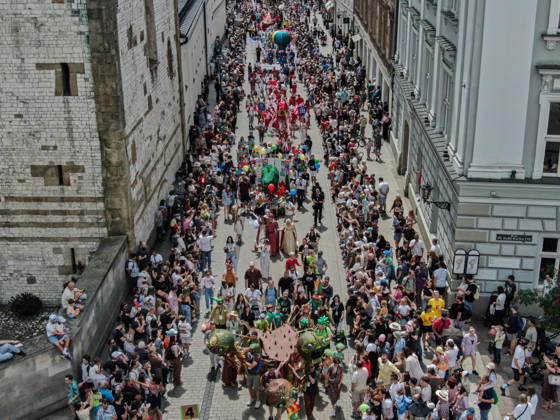 Poland s 25th Dragon Parade in Krakow KRAKOW, POLAND - JUNE 07: An aerial view of hundreds of children and adults attending the Dragon Parade during the 25th Great Dragon Parade edition at the Main Square, Krakow, Poland, on June 07, 2026. For the 25th year in a row, Krakow brings the annual celebration representing the myth of Dragon, the city symbol. Omar Marques Anadolu Krakow Poland. Editorial use only. Please get in touch for any other usage.  Copyright: x2026xAnadoluxOmarxMarquesx