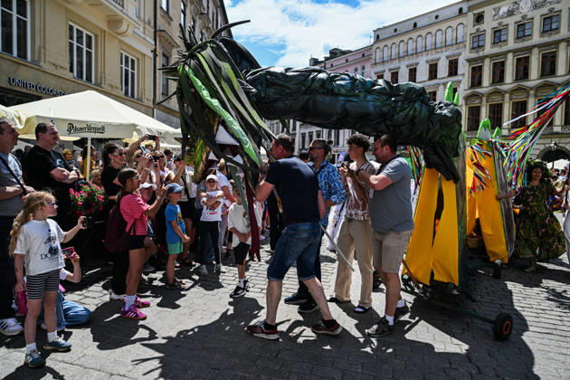 Poland s 25th Dragon Parade in Krakow KRAKOW, POLAND - JUNE 07: People take part the Dragon Parade during the 25th Great Dragon Parade edition at the Main Square, Krakow, Poland, on June 07, 2026. For the 25th year in a row, Krakow brings the annual celebration representing the myth of Dragon, the city symbol. Omar Marques Anadolu Krakow Poland. Editorial use only. Please get in touch for any other usage.  Copyright: x2026xAnadoluxOmarxMarquesx