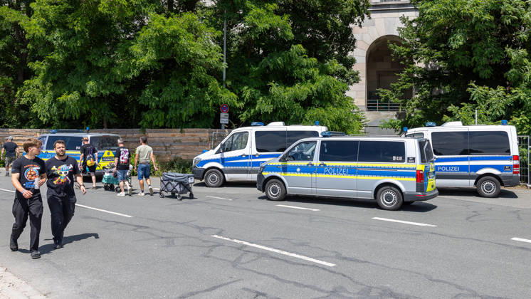 Music festival Rock im Park 2026, Nuremberg, 07 06 2026 Several police vehicles of the Bavarian police VW Transporter, Mercedes Sprinter secure the festival area Visitors pass the vehicles on the street Nuremberg Bavaria Germany 20260607-286A8393-M4000