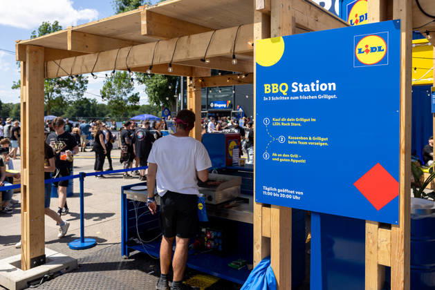 Music festival Rock im Park 2026, Nuremberg, 07 06 2026 Lidl BBQ Station on the festival grounds of Rock im Park Visitors can buy barbecue food in the Lidl Rock Store and grill it themselves at the station Nuremberg Bavaria Germany 20260607-286A8414-M4000