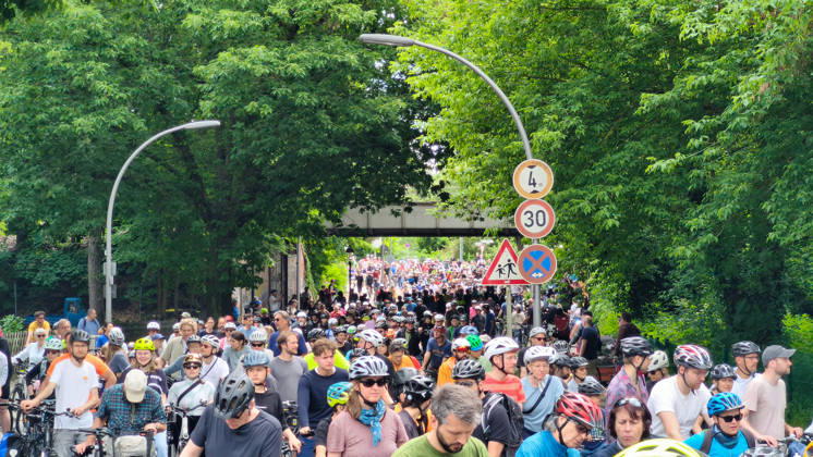 Berlin, 07 06 2026 The ADFC is organizing the 50th bicycle rally this Sunday Tens of thousands of people are having fun on Spanische Allee in the Schlachtensee district