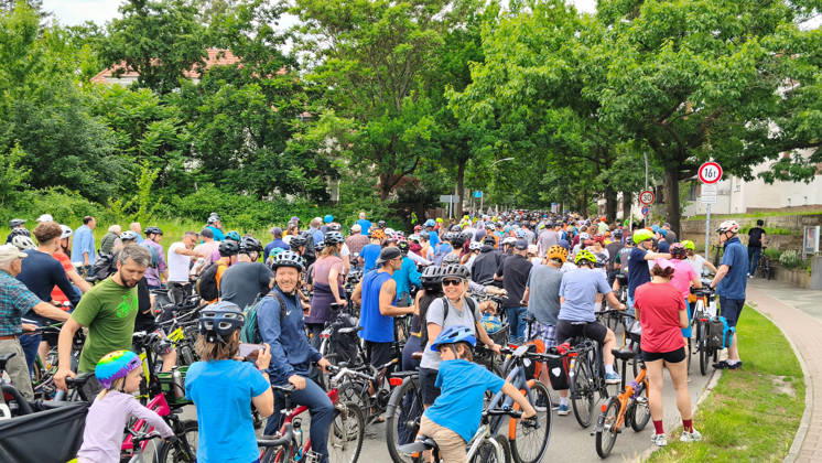 Berlin, 07 06 2026 The ADFC is organizing the 50th bicycle rally this Sunday Tens of thousands of people are having fun on Spanische Allee in the Schlachtensee district