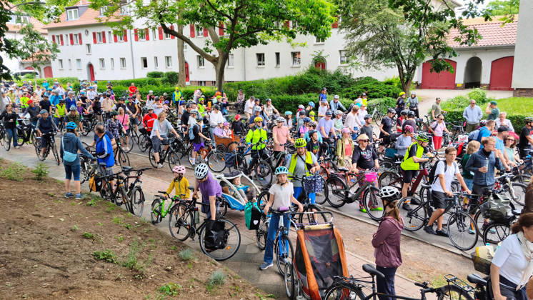 Berlin, 07 06 2026 The ADFC is organizing the 50th bicycle rally this Sunday Tens of thousands of people are having fun on Spanische Allee in the Schlachtensee district