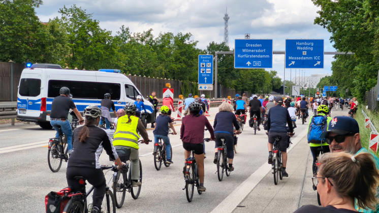 Berlin, 07 06 2026 The ADFC is organizing the 50th bicycle rally this Sunday Tens of thousands of people are having fun on Avus