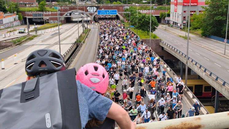 Berlin, 07 06 2026 The ADFC is organizing the 50th bicycle rally this Sunday Tens of thousands of people are enjoying the ride