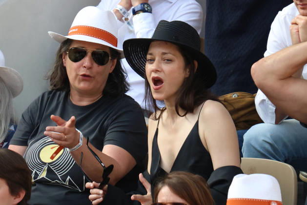 Roland Garros 2026 - Tribunes Finale Cobolli vs Zverev DFY suite 2 Marion Cotillard Célébrités dans les tribunes de Roland Garros pendant la finale homme de l Open de France de Tennis à Paris, le 7 juin 2026. Celebrities in the stands at Roland Garros stadium during the men s final of the French Open in Paris on June 7, 2026.  Copyright: xDidierxFereyx