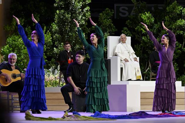 SPAIN - POPE LEO XIV DURING THE MEETING BUILDING NETWORKS WITH THE WORLD OF CULTUREM ART, ECONOMY AND SPORT AT THE MOVISTAR ARENA IN MADRID - 2026 6 7 Spain, Vatican, 2026 6 7 Pope Leo XIV watches flamenco dancers and musicians during the meeting Building networks with the world of Culture, Art, Economy and Sports at the Movistar Arena in Madrid EDITORIAL USE ONLY - NO BOOKS Copyright: xVATICANxMEDIA CPPx