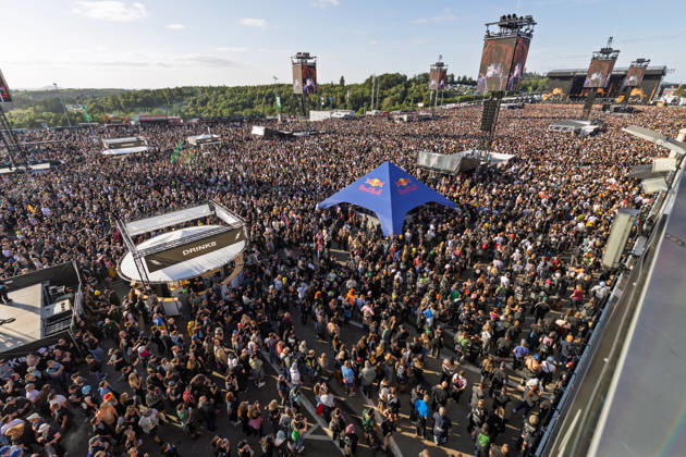 Rock am Ring 2026 Full infield 07 06 26 Tens of thousands of visitors stand in front of the Utopia Stage in the densely packed infield at Rock am Ring 2026 at the Nürburgring in Nürburg in the late afternoon The Utopia Stage, which is located in the paddock, is the largest of the three festival stages th Copyright: xMarcxJohnx
