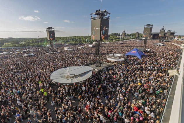 Rock am Ring 2026 Full infield 07 06 26 Tens of thousands of visitors stand in front of the Utopia Stage in the densely packed infield at Rock am Ring 2026 at the Nürburgring in Nürburg in the late afternoon The Utopia Stage, which is located in the paddock, is the largest of the three festival stages th Copyright: xMarcxJohnx