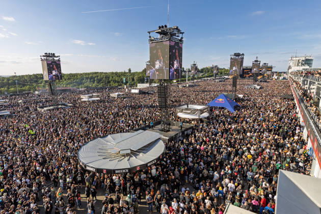 Rock am Ring 2026 Full infield 07 06 26 Tens of thousands of visitors stand in front of the Utopia Stage in the densely packed infield at Rock am Ring 2026 at the Nürburgring in Nürburg in the late afternoon The Utopia Stage, which is located in the paddock, is the largest of the three festival stages th Copyright: xMarcxJohnx