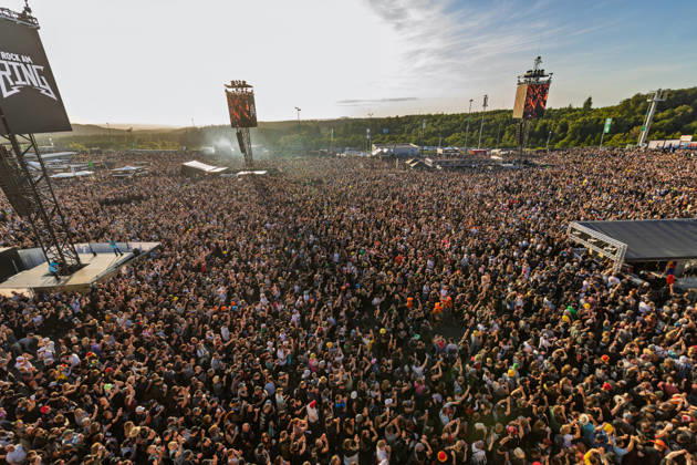 Rock am Ring 2026 Full infield 07 06 26 Tens of thousands of visitors stand in front of the Utopia Stage in the densely packed infield at Rock am Ring 2026 at the Nürburgring in Nürburg in the late afternoon The Utopia Stage, which is located in the paddock, is the largest of the three festival stages th Copyright: xMarcxJohnx