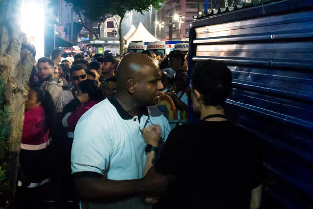 SaO PAULO, SP - 07.06.2026: 30 PARADA DO ORGULHO LGBT - The 30th LGBT+ Pride Parade took place this Sunday (7), in Sao Paulo, with the theme The street calls. The ballot box confirms. In the photo, a fight due to the flow of people blocked near the metro works on Paulista. x2958052x VincentxBosson