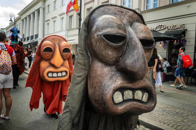 Varsovians enjoy the 5th annual Mermaid Parade in Warsaw - 06 Jun 2026 Performers in costumes walk along the parade route. Varsovians took to the streets to enjoy the 5th annual parade of the Mermaids. Celebrating the mermaid, the symbol of the city, the Warsaw districts came together to create a colourful procession of mermaids, bands, acrobats, dancers, and other performers, which moves from the Charles De Gaulle roundabout along the Royal Route to Castle Square. Warsaw Poland Copyright: xNeilxMiltonx xSOPAxImagesx NSM2026144G0606-L1006002_4000_240dpi