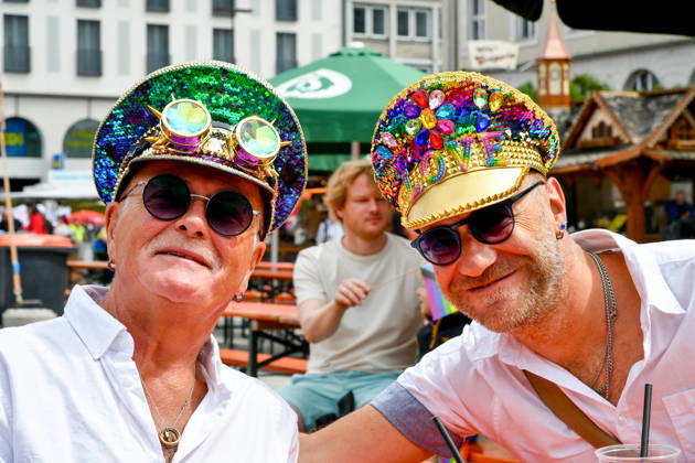 Deutschland, Baden-Wuerttemberg, Karlsruhe 08.06.2026, Deutschland, GER, Baden-Wuerttemberg, Karlsruhe im Bild Themenbild, CSD Karlsruhe 2026, Christopher Street Day, Karlsruhe Pride, LGBTQIA+, Pride, Vielfalt, Diversität, Gleichberechtigung, Akzeptanz, Toleranz, Sichtbarkeit, Queer Community, Love is Love, Regenbogenflagge, Pride Parade, Demonstration, Menschenrechte, Inklusion, Antidiskriminierung, Solidarität, Community, Empowerment, Gender Diversity, Trans Rights, Nonbinary, Lesbian, Gay, Bisexual, Queer, Ally, Pride Month, Straßenfest, Vielfalt feiern, Gleichstellung, Karlsruhe Events, Baden-Württemberg, bunt, laut, stolz, Liebe, Respekt, Freiheit, Zusammenhalt, Christopher Street Day Karlsruhe, CSD 2026, Pride Karlsruhe, Queere Si Deutschland, Baden-Wuerttemberg, Karlsruhe, 08.06.2026-17