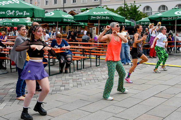 Deutschland, Baden-Wuerttemberg, Karlsruhe 08.06.2026, Deutschland, GER, Baden-Wuerttemberg, Karlsruhe im Bild Themenbild, CSD Karlsruhe 2026, Christopher Street Day, Karlsruhe Pride, LGBTQIA+, Pride, Vielfalt, Diversität, Gleichberechtigung, Akzeptanz, Toleranz, Sichtbarkeit, Queer Community, Love is Love, Regenbogenflagge, Pride Parade, Demonstration, Menschenrechte, Inklusion, Antidiskriminierung, Solidarität, Community, Empowerment, Gender Diversity, Trans Rights, Nonbinary, Lesbian, Gay, Bisexual, Queer, Ally, Pride Month, Straßenfest, Vielfalt feiern, Gleichstellung, Karlsruhe Events, Baden-Württemberg, bunt, laut, stolz, Liebe, Respekt, Freiheit, Zusammenhalt, Christopher Street Day Karlsruhe, CSD 2026, Pride Karlsruhe, Queere Si Deutschland, Baden-Wuerttemberg, Karlsruhe, 08.06.2026-18