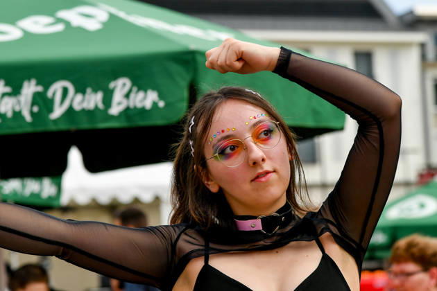 Deutschland, Baden-Wuerttemberg, Karlsruhe 08.06.2026, Deutschland, GER, Baden-Wuerttemberg, Karlsruhe im Bild Themenbild, CSD Karlsruhe 2026, Christopher Street Day, Karlsruhe Pride, LGBTQIA+, Pride, Vielfalt, Diversität, Gleichberechtigung, Akzeptanz, Toleranz, Sichtbarkeit, Queer Community, Love is Love, Regenbogenflagge, Pride Parade, Demonstration, Menschenrechte, Inklusion, Antidiskriminierung, Solidarität, Community, Empowerment, Gender Diversity, Trans Rights, Nonbinary, Lesbian, Gay, Bisexual, Queer, Ally, Pride Month, Straßenfest, Vielfalt feiern, Gleichstellung, Karlsruhe Events, Baden-Württemberg, bunt, laut, stolz, Liebe, Respekt, Freiheit, Zusammenhalt, Christopher Street Day Karlsruhe, CSD 2026, Pride Karlsruhe, Queere Si Deutschland, Baden-Wuerttemberg, Karlsruhe, 08.06.2026-19