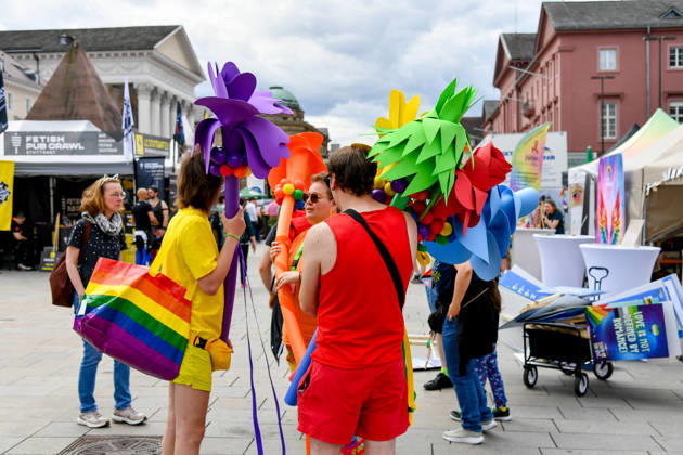 Deutschland, Baden-Wuerttemberg, Karlsruhe 08.06.2026, Deutschland, GER, Baden-Wuerttemberg, Karlsruhe im Bild Themenbild, CSD Karlsruhe 2026, Christopher Street Day, Karlsruhe Pride, LGBTQIA+, Pride, Vielfalt, Diversität, Gleichberechtigung, Akzeptanz, Toleranz, Sichtbarkeit, Queer Community, Love is Love, Regenbogenflagge, Pride Parade, Demonstration, Menschenrechte, Inklusion, Antidiskriminierung, Solidarität, Community, Empowerment, Gender Diversity, Trans Rights, Nonbinary, Lesbian, Gay, Bisexual, Queer, Ally, Pride Month, Straßenfest, Vielfalt feiern, Gleichstellung, Karlsruhe Events, Baden-Württemberg, bunt, laut, stolz, Liebe, Respekt, Freiheit, Zusammenhalt, Christopher Street Day Karlsruhe, CSD 2026, Pride Karlsruhe, Queere Si Deutschland, Baden-Wuerttemberg, Karlsruhe, 08.06.2026-29
