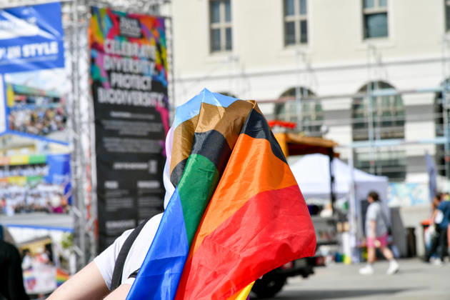 Deutschland, Baden-Wuerttemberg, Karlsruhe 08.06.2026, Deutschland, GER, Baden-Wuerttemberg, Karlsruhe im Bild Themenbild, CSD Karlsruhe 2026, Christopher Street Day, Karlsruhe Pride, LGBTQIA+, Pride, Vielfalt, Diversität, Gleichberechtigung, Akzeptanz, Toleranz, Sichtbarkeit, Queer Community, Love is Love, Regenbogenflagge, Pride Parade, Demonstration, Menschenrechte, Inklusion, Antidiskriminierung, Solidarität, Community, Empowerment, Gender Diversity, Trans Rights, Nonbinary, Lesbian, Gay, Bisexual, Queer, Ally, Pride Month, Straßenfest, Vielfalt feiern, Gleichstellung, Karlsruhe Events, Baden-Württemberg, bunt, laut, stolz, Liebe, Respekt, Freiheit, Zusammenhalt, Christopher Street Day Karlsruhe, CSD 2026, Pride Karlsruhe, Queere Si Deutschland, Baden-Wuerttemberg, Karlsruhe, 08.06.2026-8