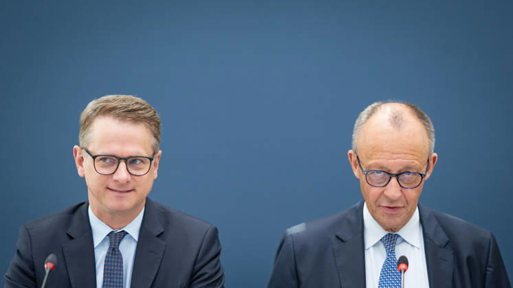 Carsten Linnemann, CDU Secretary General, Friedrich Merz, CDU Chairman and Federal Chancellor from left at the beginning of the Federal Executive Committee meeting CDU Federal Executive Committee and committee meetings on 08 06 2026, Berlin Berlin Germany Konrad Adenauer Haus, Bundespart