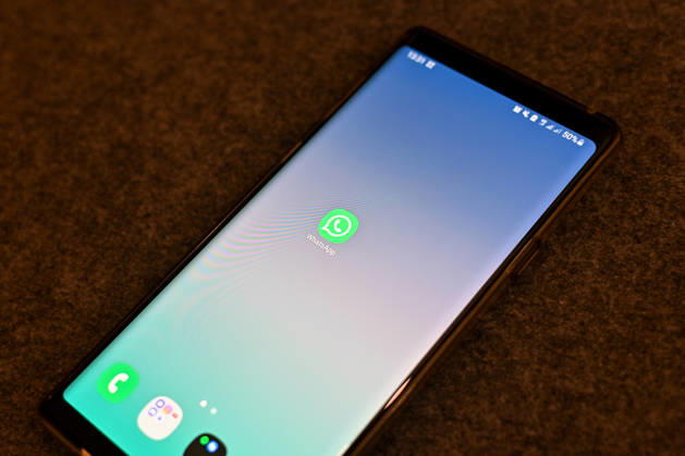 The logo of the messenger service WhatsApp on the display of a smartphone WhatsApp is one of the worlds most widely used communication services for messages, voice and video calls Bad Wörishofen Bavaria Germany Copyright: xPhilippxMerkx