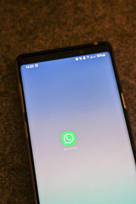 The logo of the messenger service WhatsApp on the display of a smartphone WhatsApp is one of the worlds most widely used communication services for messages, voice and video calls Bad Wörishofen Bavaria Germany Copyright: xPhilippxMerkx