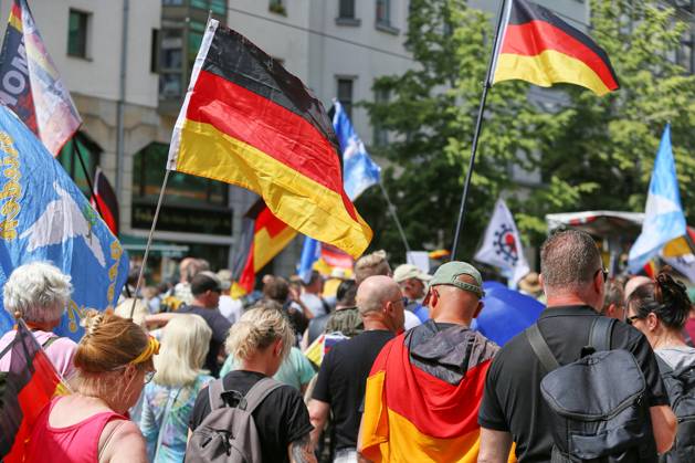 Berlin, Germany, 08 06 2026 Center Demonstration against the Federal Government Participants with German flag Copyright: xdtsxNachrichtenagenturx dts_121996