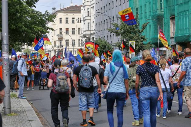 Berlin, Germany, 08 06 2026 Mitte Demonstration against the federal government Participants walk through the government district Copyright: xdtsxNachrichtenagenturx dts_121997