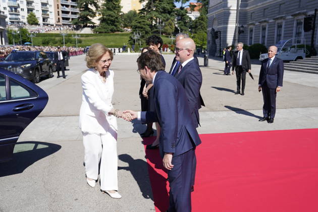 Pope Leo XIV presides over a prayer in honor of the Virgin of the Almudena in the Cathedral Queen Sofia greets the Mayor of Madrid, José Luis Martínez Almeida, upon his arrival at the prayer and homage to the Virgin of the Almudena, in the Cathedral of Santa María de la Almudena, on June 8, 2026, in Madrid Spain After praying before the patron saint, the Pope placed at her feet the Golden Rose, a personal and exceptional recognition with which the Pontiffs honor images of Virgins 08 JUNE 2026 POOL POPE LEÓN XIV MADRID CATHEDRAL ALMUDENA MADRID SPAIN PRAYER TO POPE Madrid Madrid Spain  Copyright: xA.xPÃ rezxMeca EuropaxPress Poolx 7582192