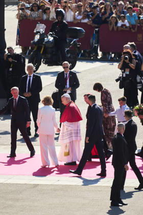 June 8, 2026, Madrid, Madrid, Spain: Pope Leo XIV (Papa Leon XVI, Robert Francis Prevost) attends flower offering to Nuestra Senora de la Almudena at Nuestra Senora de la Almudena Cathedral on June 8, 2026 in Madrid, Spain Madrid Spain  - ZUMAg15_ 20260608_zaf_g15_096 Copyright: xJackxAbuinx